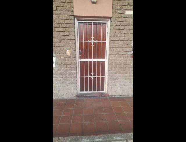 2 BEDROOM PROPERTY TO RENT IN FLORIDA